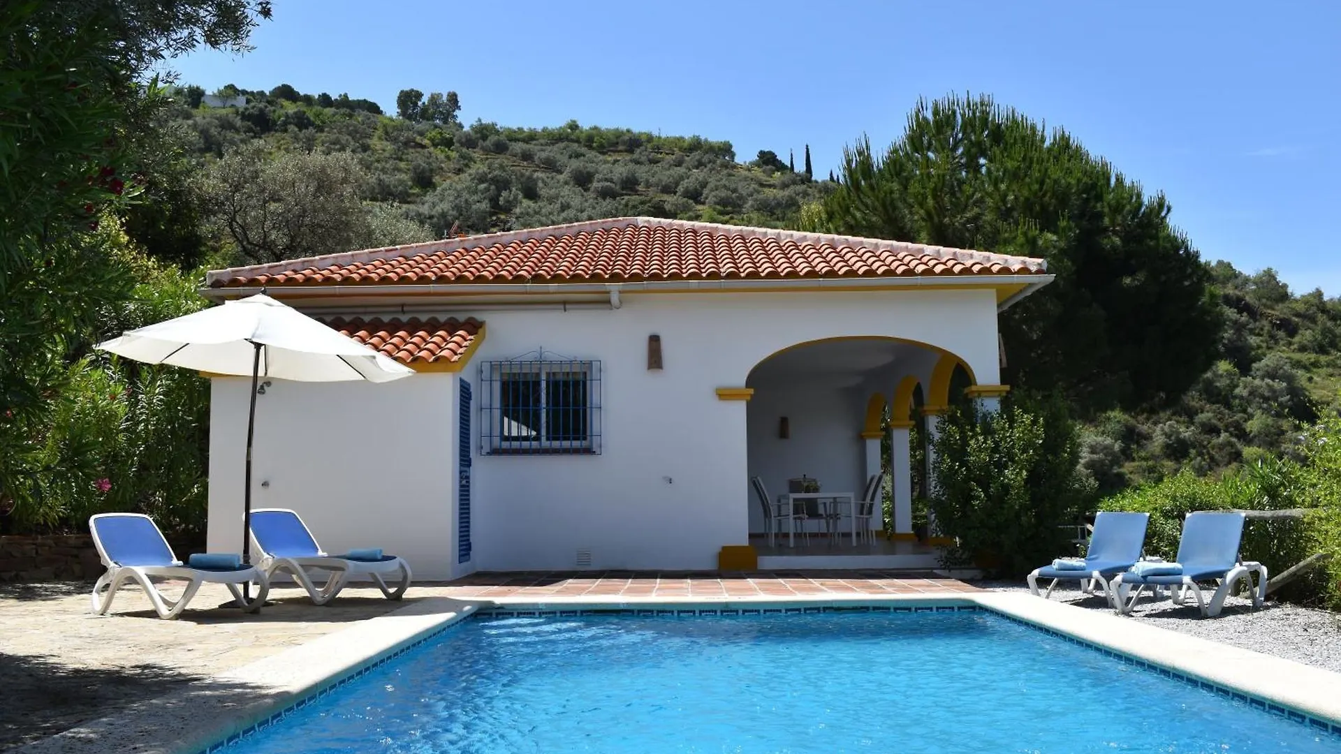 Villa Mit Privatem Pool Sayalonga